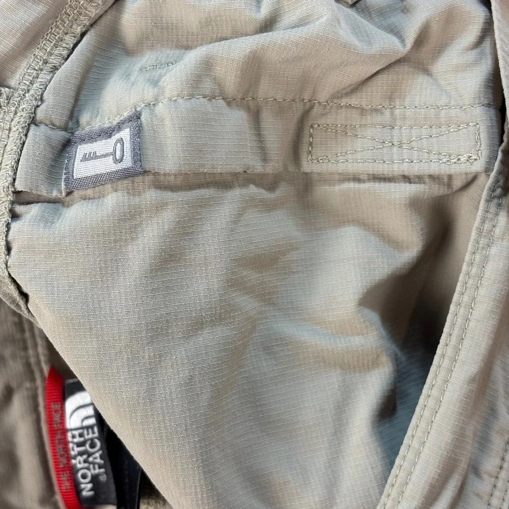 The North Face Men's Cargo Hiking Shorts Tan Nylon Trail Outdoor Pockets Size M‎